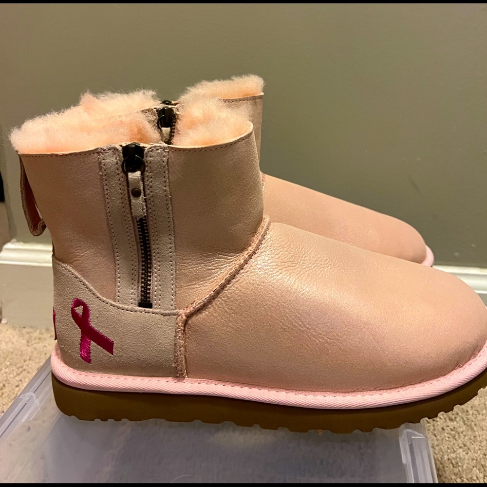Women Australia UGG Pink Breast Cancer Size 9 - Never Worn.
